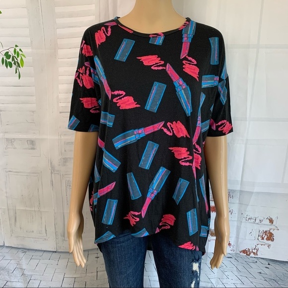LuLaRoe Tops - LuLaRoe Irma Tunic Top Lipstick print.